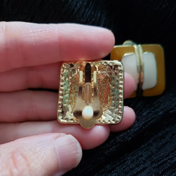 Vintage Cream and Yellow Enamel Square Clip On Earrings - Picture 5 of 10